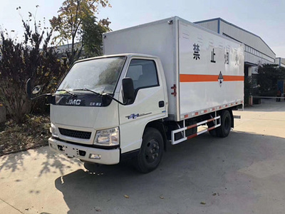 江鈴4米2易燃液體廂式車與垃圾車價(jià)格解析